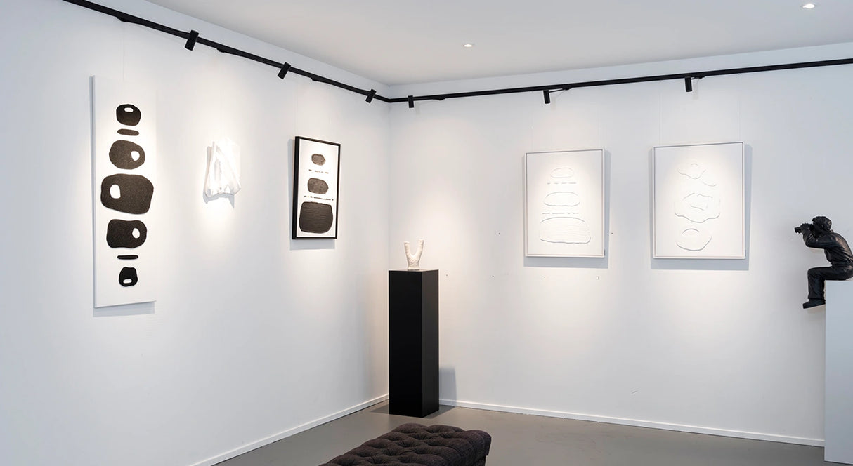 Illume_Duo_Rail_-_sfeerbeeld_V4.webp Artiteq Illume Duo Rail integrated accent lighting for artwork